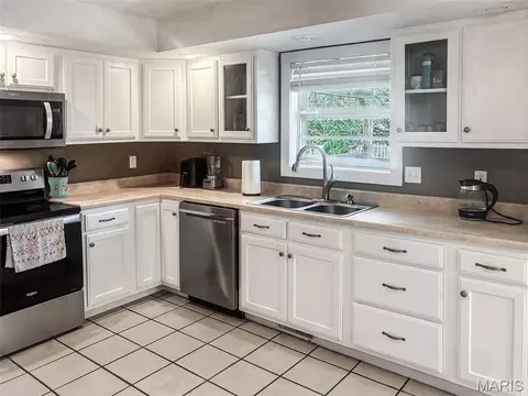 Kitchen - 1043 Edgewood St, Springfield, MO 65807 photo 3 of 6