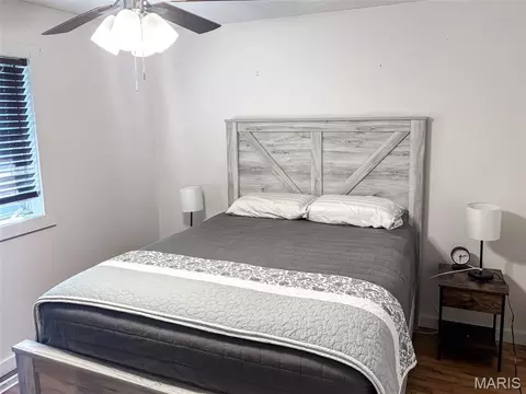 Bedroom - 1043 Edgewood St, Springfield, MO 65807 photo 4 of 9