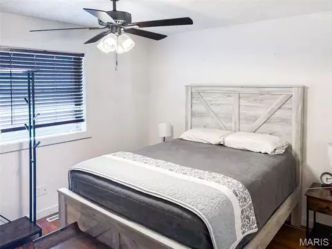 Bedroom - 1043 Edgewood St, Springfield, MO 65807 photo 5 of 9