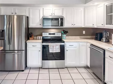 Kitchen - 1043 Edgewood St, Springfield, MO 65807 photo 2 of 6