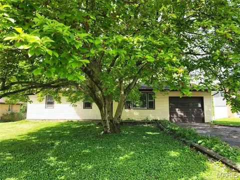 9621 Ridge Heights Rd, Fairview Heights, IL 62208