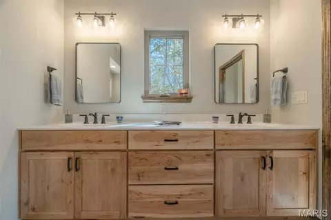 Bath - 2747 Tyrolean Way Dr, Innsbrook, MO 63390 photo 3 of 6