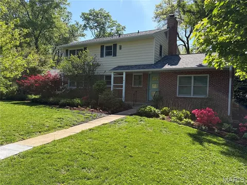 48 Webster Woods Dr, Webster Groves, MO 63119