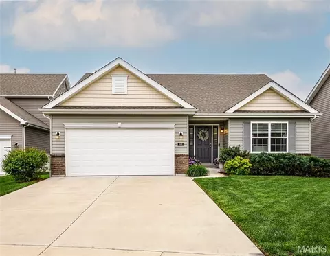 3448 Charlestowne Crossing Dr, Saint Charles, MO 63301