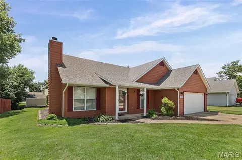 3280 Springbrook Dr, Shiloh, IL 62221