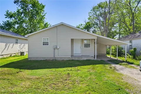 1804 Thomas St, Poplar Bluff, MO 63901