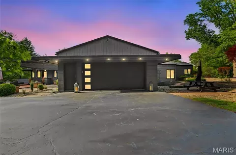 7 Talisman Way Dr, Florissant, MO 63034