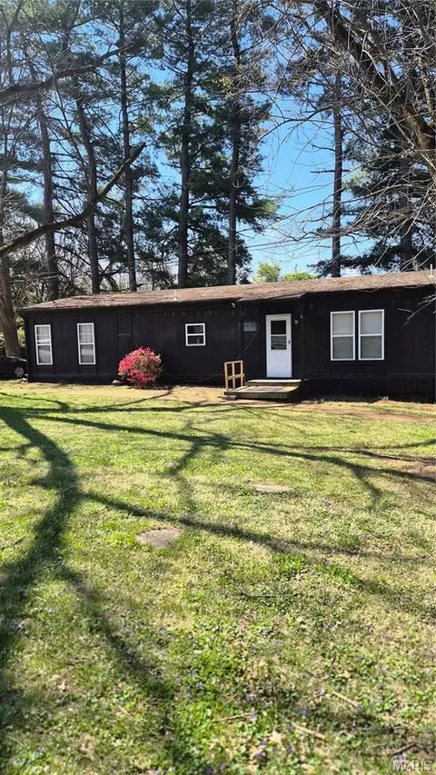11 Walnut Dr, Glen Carbon, IL 62034