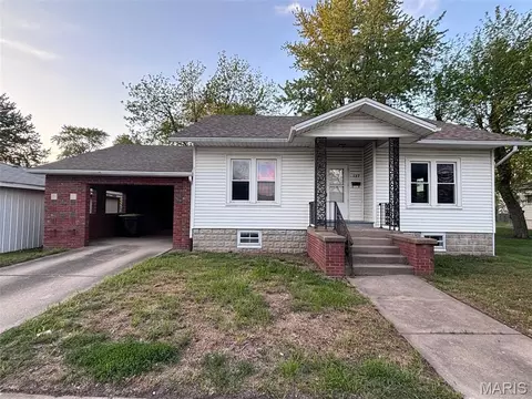 127 W Bates St, Roodhouse, IL 62082