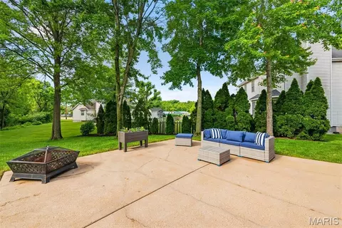 Exterior - 2412 Parkmoor Ct, Ballwin, MO 63021 photo 4 of 10