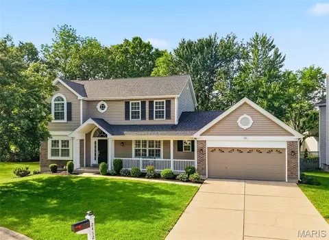 2412 Parkmoor Ct, Ballwin, MO 63021