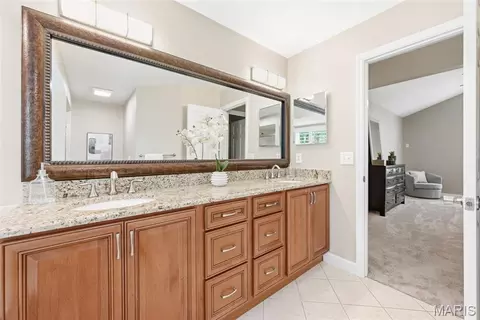 Bath - 2412 Parkmoor Ct, Ballwin, MO 63021 photo 3 of 7