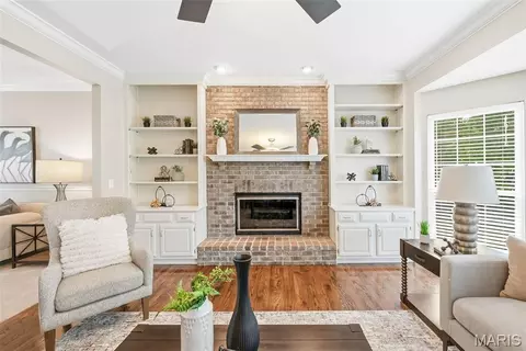 Living - 2412 Parkmoor Ct, Ballwin, MO 63021 photo 2 of 6