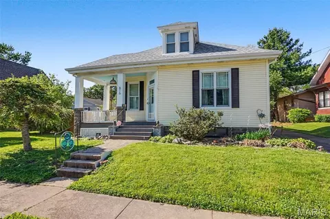 815 Adams St, Saint Charles, MO 63301