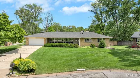 56 Lincord Dr, Saint Louis, MO 63128