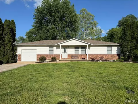 615 Vine St, Cuba, MO 65453