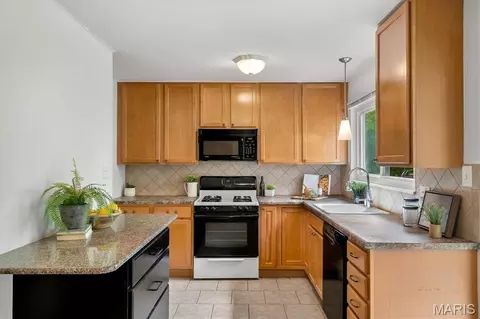 Kitchen - 903 Parma Dr, Ballwin, MO 63021 photo 2 of 6