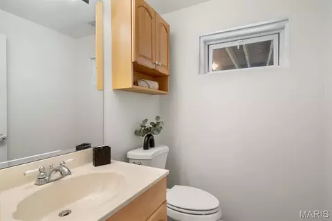 Bath - 903 Parma Dr, Ballwin, MO 63021 photo 3 of 3
