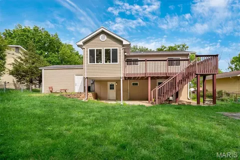 Exterior - 903 Parma Dr, Ballwin, MO 63021 photo 7 of 8