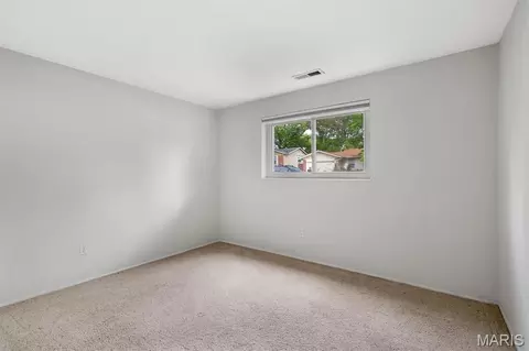 Bedroom - 903 Parma Dr, Ballwin, MO 63021 photo 5 of 6
