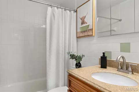 Bath - 903 Parma Dr, Ballwin, MO 63021 photo 2 of 3