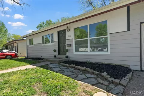 390 Versailles Dr, Florissant, MO 63031