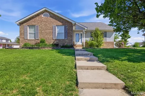 4705 Vandebrook Dr, Waterloo, IL 62298