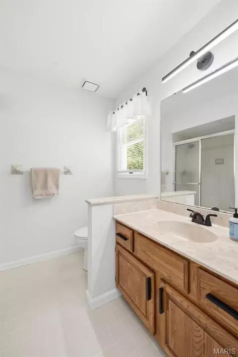 Bath - 180 Spring Oaks Dr, Ballwin, MO 63011 photo 3 of 5