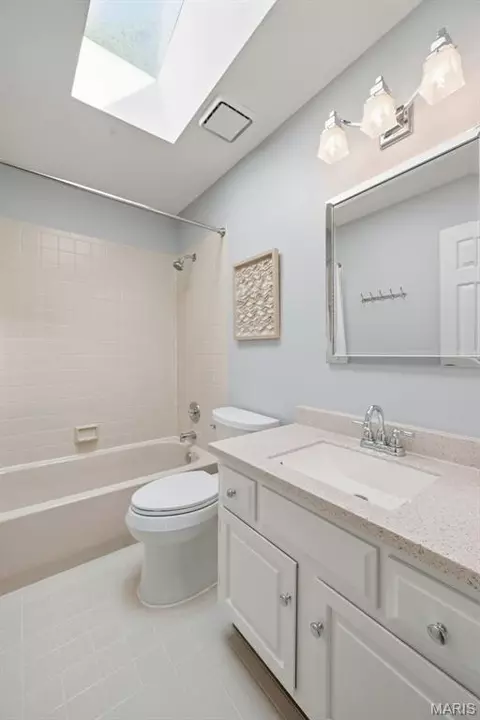Bath - 180 Spring Oaks Dr, Ballwin, MO 63011 photo 5 of 5