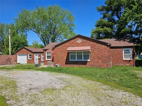 1331 E Union Ave, Litchfield, IL 62056