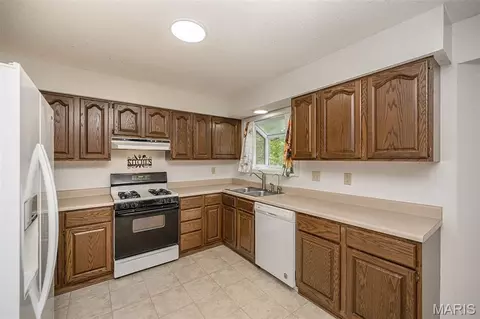 Kitchen - 14 Beckewith Trl, O'fallon, MO 63368 photo 1 of 6