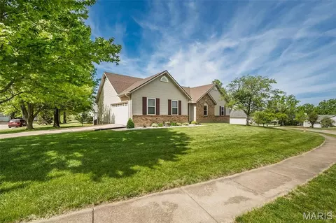 Exterior - 14 Beckewith Trl, O'fallon, MO 63368 photo 2 of 13