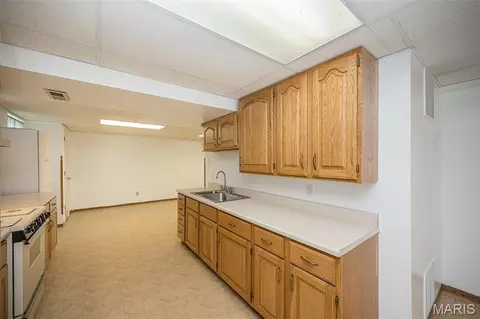 Kitchen - 14 Beckewith Trl, O'fallon, MO 63368 photo 5 of 6
