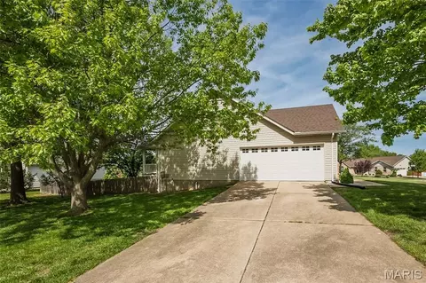Exterior - 14 Beckewith Trl, O'fallon, MO 63368 photo 3 of 13