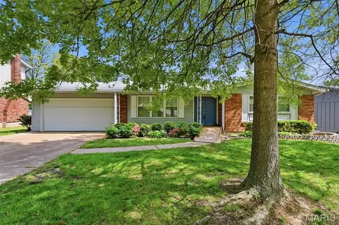 416 Scottfield Ter, Ballwin, MO 63011