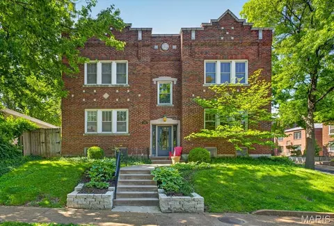 6636 San Bonita Ave #2W, Clayton, MO 63105