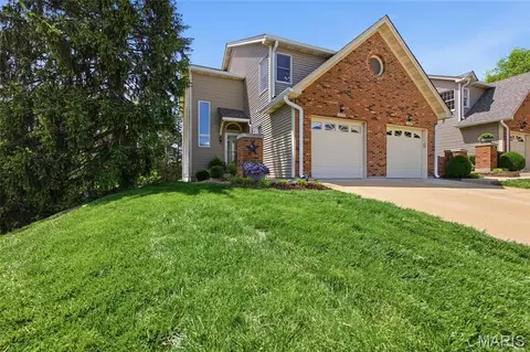 1722 Blue Oak Dr, Chesterfield, MO 63017