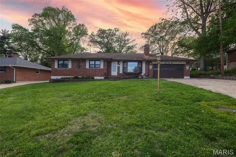3503 Wintergreen Ln, Saint Louis, MO 63125