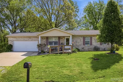 446 N Oak St, Trenton, IL 62293
