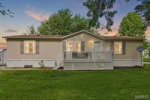 63 Pinnacle Lake Rd, New Florence, MO 63363