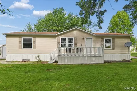 63 Pinnacle Lake Rd, New Florence, MO 63363