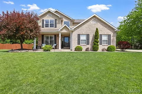 2713 Falcon Crest Dr, Edwardsville, IL 62025