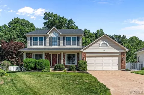 5794 Wickershire Ln, Saint Louis, MO 63129