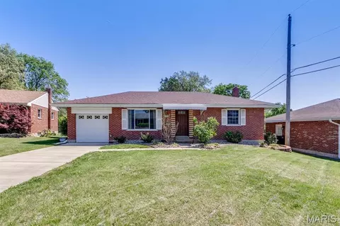 10102 Maryvale Ln, Saint Louis, MO 63123