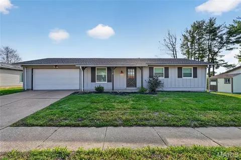 11342 Stonymont Dr, Saint Louis, MO 63136