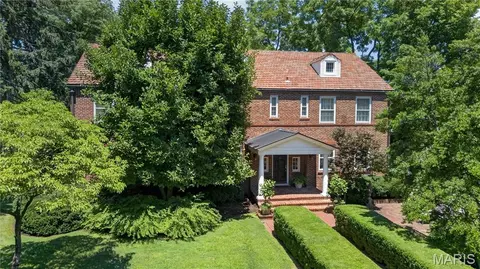 9111 Clayton Rd, Saint Louis, MO 63124