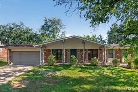 1022 Stuyvesant Ln, Ballwin, MO 63011