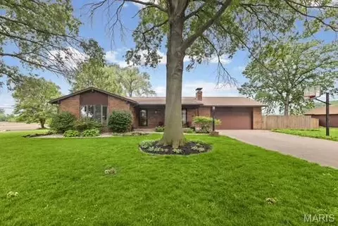 630 Robert Pl, Dupo, IL 62239