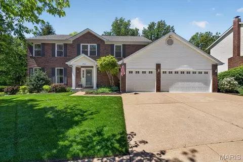 2950 Bayberry Ridge Dr, Saint Louis, MO 63129