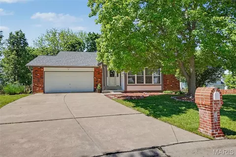 13 Running Waters Ct, Saint Charles, MO 63304